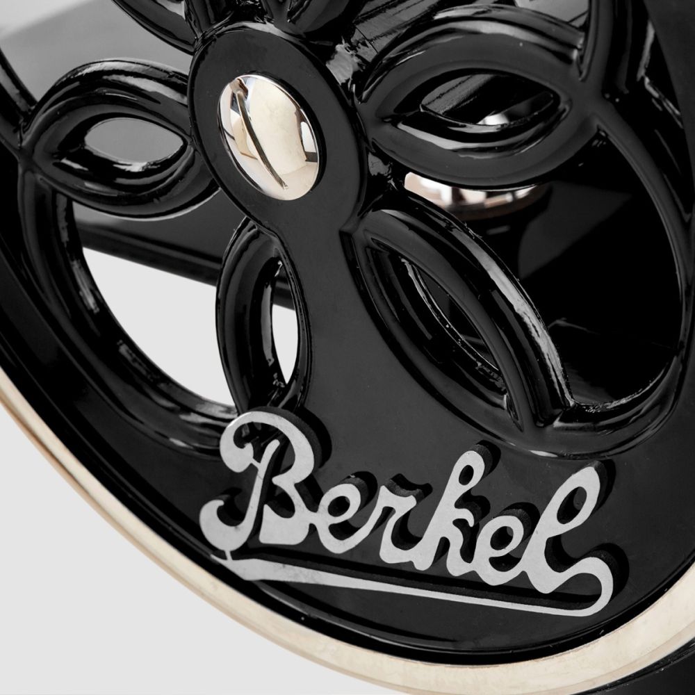 VOLANO Flywheel - Black Stand B2