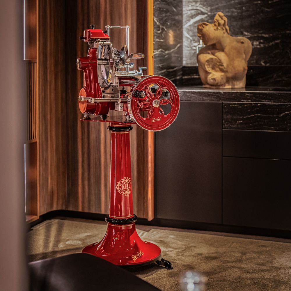 VOLANO Flywheel - Red Stand B2